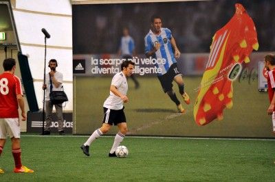 Alex Del Piero in azione con le nuove F50 Adizero e sensore MiCoach Del Piero con le scarpe Adizero F50