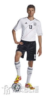 Muller presenta il kit della Germania per Euro 2012 Muller divisa Germania 2012