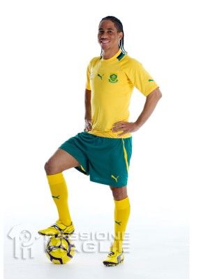 Pienaar con la nuova casacca del Sudafrica Puma Pienaar indossa la maglia del Sudafrica 2012