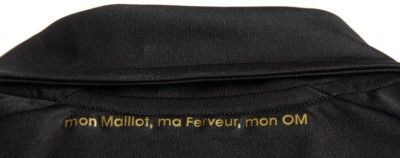 Il retro del colletto a polo, kit tifosi Marsiglia Mon maillot, ma ferveur, mon OM