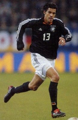 Ballack con la maglia nera della Germania 2004-2005 Ballack nel 2004 con la Germania