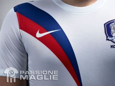 Dettaglio striscia rossa e blu Corea Petto Corea seconda maglia Nike