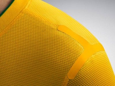 Dettaglio spalle Brasile 2012 Cucitura spalla maglia Brasile 2012