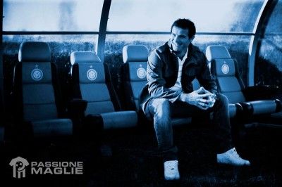 Stankovic siede sulla panchina dell'Inter Collezione Inter NSW 2012 Stankovic