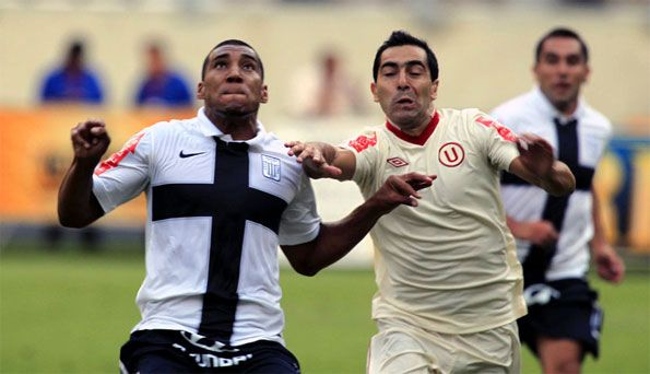 Un momento del Clasico tra Alianza Lima e Universitario Derby Alianza Lima-Universitario 2012