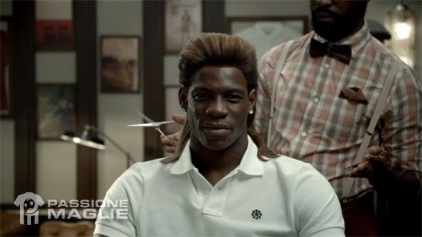 Balotelli capelli lunghi campagna Nike
