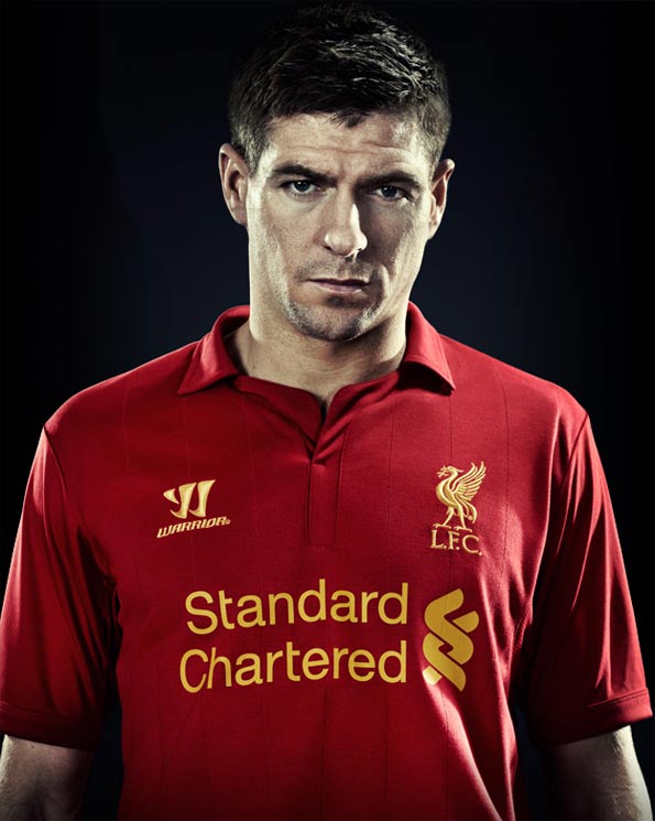Kit home Liverpool indossato da Gerrard