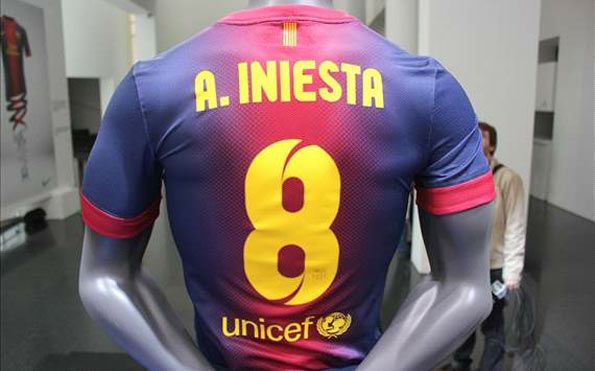 Personalizzazione Iniesta 8 Barcellona Font nome e numero Barcellona 2012-2013