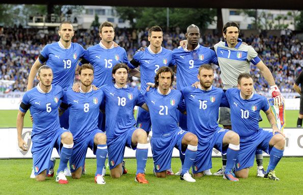 La nazionale italiana con la maglia Puma 2012 Formazione Italia-Russia 2012