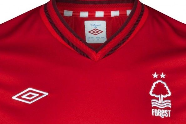 Il colletto della maglia del Nottingham Forest 2012-2013