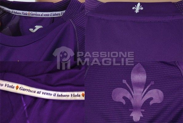Dettagli della maglia home della Fiorentina 2012-2013 Particolari maglia Fiorentina Joma