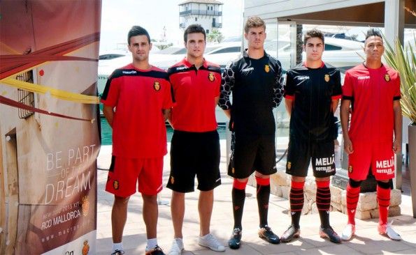 La collezione Macron 2012-2013 per il Maiorca Divise Maiorca 2012-2013 Macron