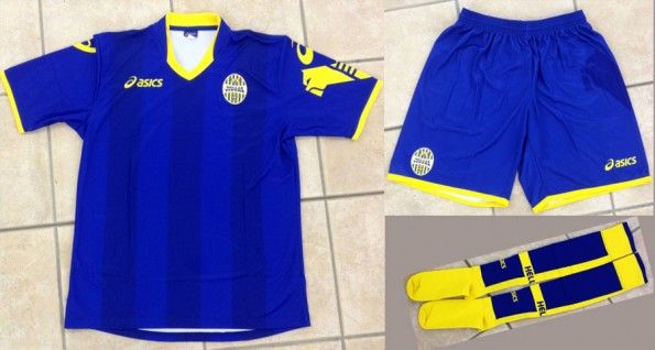 Kit home Hellas Verona Asics stagione 2012-2013 Prima maglia Hellas Verona 2012-2013