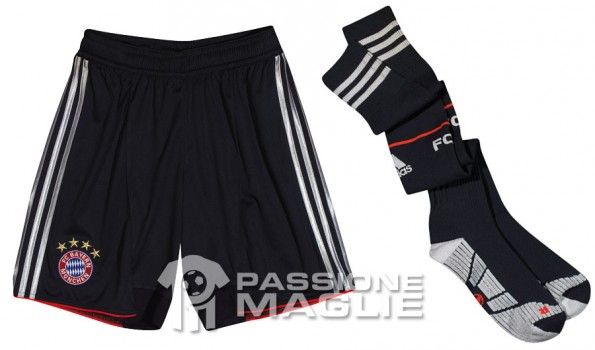 Pantaloncini e calzettoni neri del Bayern Monaco 2012-13 Champions Calzoncini calzettoni Bayern Monaco 2012-2013 neri