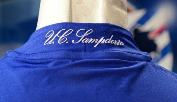 Il retro del colletto della maglia della Sampdoria