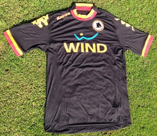 Terza maglia AS Roma 2012-2013 nera Kappa Terza divisa Roma 2012-2013