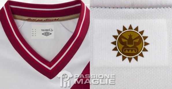 I dettagli della nuova maglia del Perù 2012-2013 firmata Umbro Particolari maglia home Perù