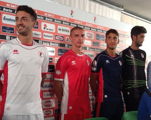 Le tre divise del Bari per la stagione 2012-2013 Maglie del Bari 2012-2013 Serie B