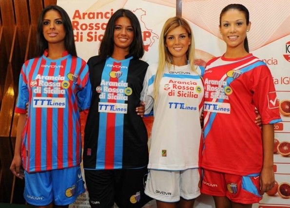 Le divise del Catania 2012-2013 con gli sponsor applicati Maglie Catania ufficiali 2012-2013 Givova