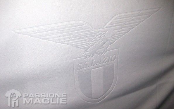 Stemma Lazio in rilievo maglia Macron 2012-13