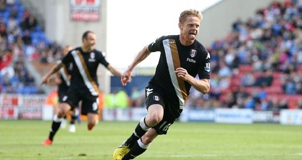 Duff esulta con la terza divisa del Fulham 2012-2013