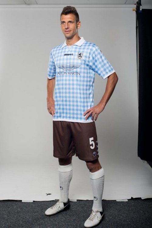 La divisa Uhlsport del Monaco 1860 per l'Oktoberfest 2012