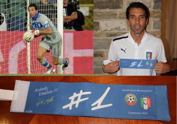 Buffon con la fascia da capitano usata contro la Bulgaria Fascia capitano Buffon in Bulgaria-Italia