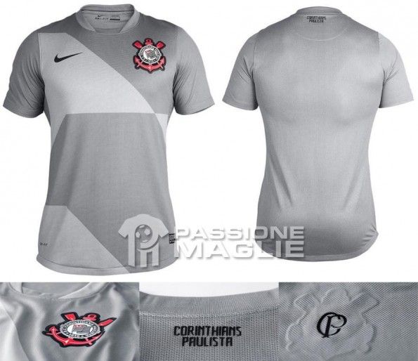 La terza maglia del Corinthians grigia stagione 2012 Corinthians terza maglia Nike 2012