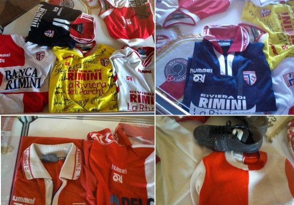 Maglie e cimeli della mostra dei 100 anni del Rimini Calcio