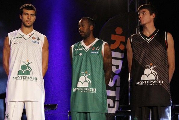 Carraretto, Brown e Janning con le nuove maglie della Montepaschi Siena
