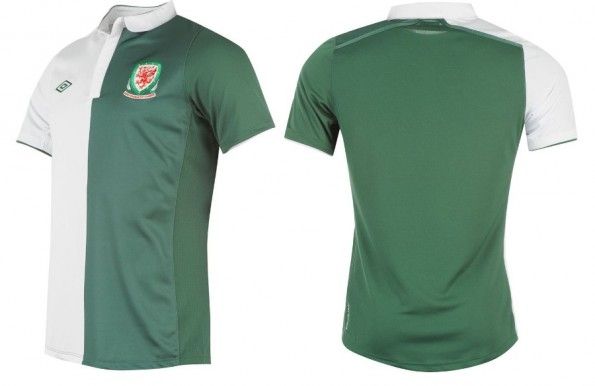 La maglia away del Galles 2012-2013, prodotta dalla Umbro