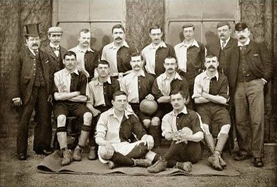 Una foto della squadra gallese del 1890