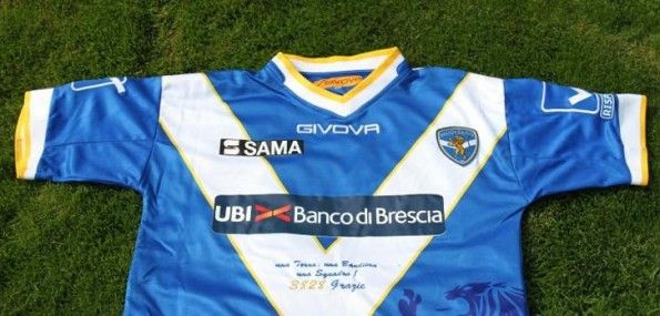 La maglia speciale del Brescia per celebrare i 3828 abbonati del 2012-2013 Maglia celebrativa Brescia 3828 abbonati