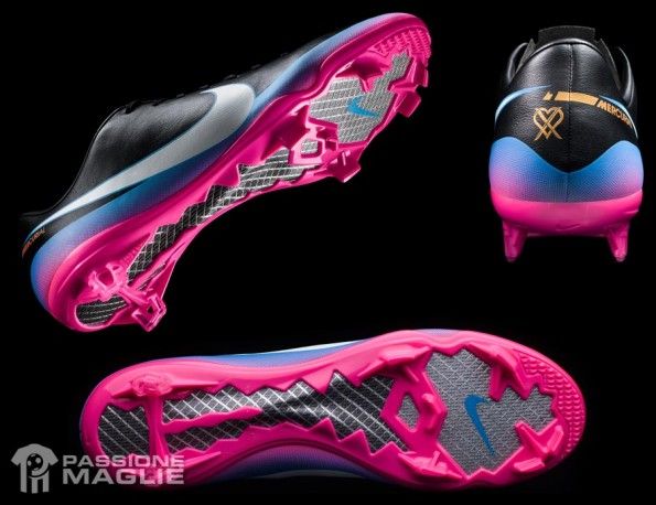 La scarpa Nike firmata da Cristiano Ronaldo Mercurial Vapor VIII CR Scarpini Nike Mercurial Ronaldo