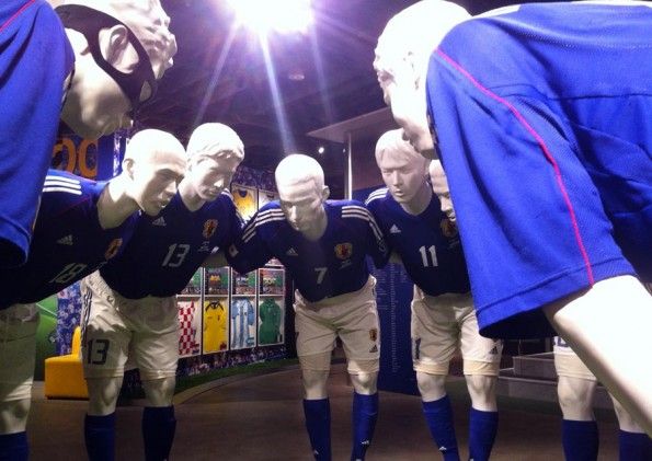 Manichini in cerchio con il kit del Giappone ai mondiali del 2002 Manichini divisa Japan 2002