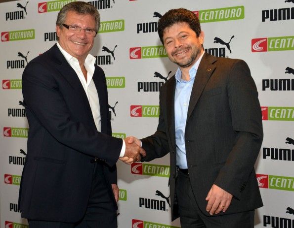 Stretta di mano tra Caroti e Bomfim