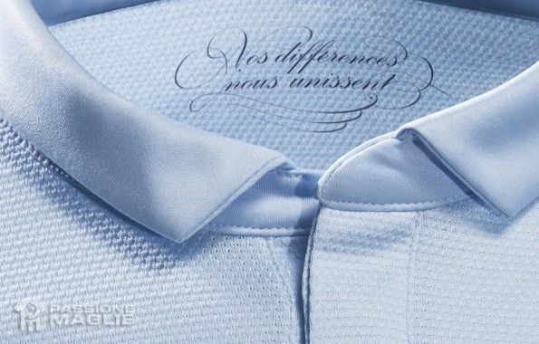 Colletto Francia away 2013 dettaglio