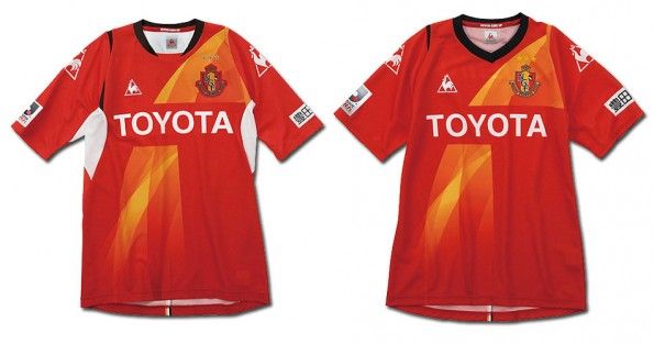 Prima maglia Nagoya Grampus 2013