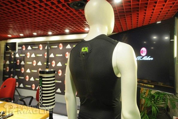 Il sensore miCoach adidas sulla schiena