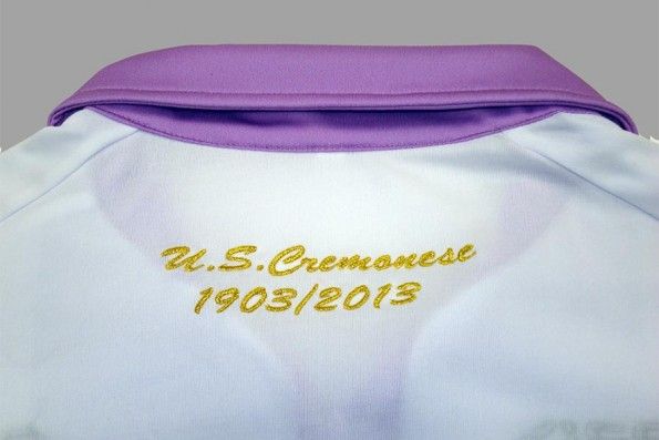 Dettaglio ricamo colletto Cremonese 110 anni