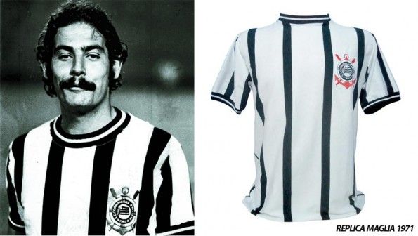 Rivelino con la maglia del Corinthians 1971