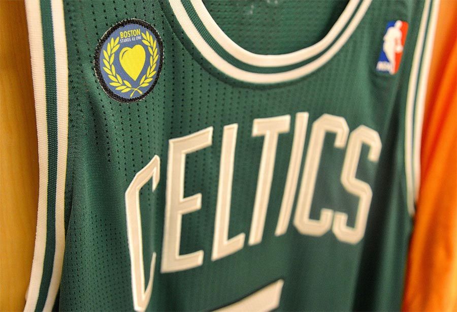 Patch Boston Celtics ricordo vittime maratona