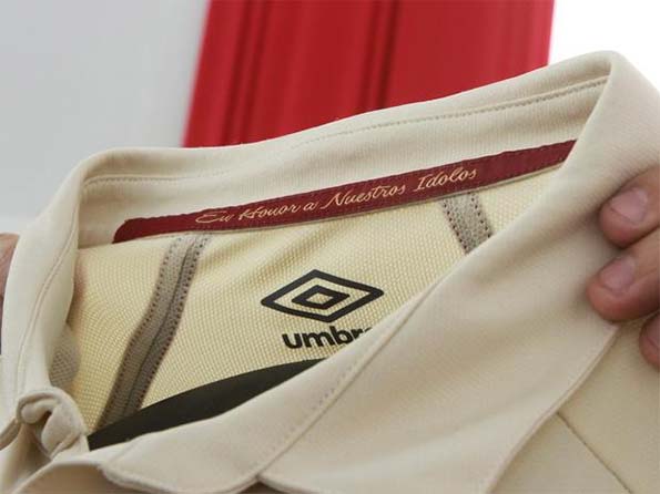 Dettaglio kit speciale Universitario Deportes