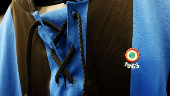 Dettaglio maglia Atalanta celebrativa Coppa Italia 1963