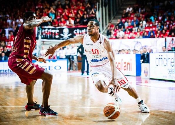 Divisa Pallacanestro Varese 2012-2013