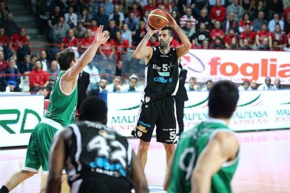 Divisa basket Varese nera 2013 Macron