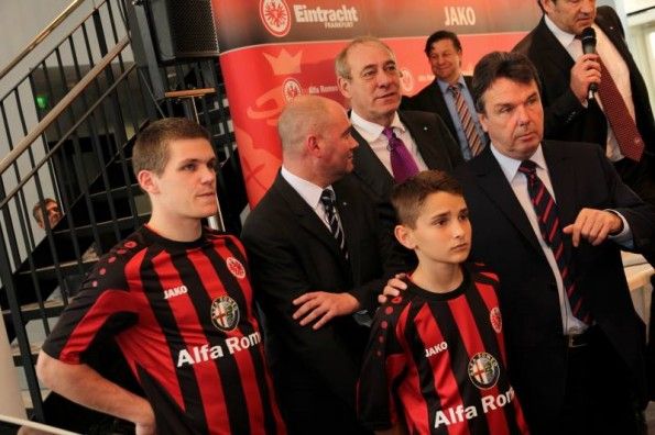 Kit home Jako Eintracht Frankfurt 2013-2014