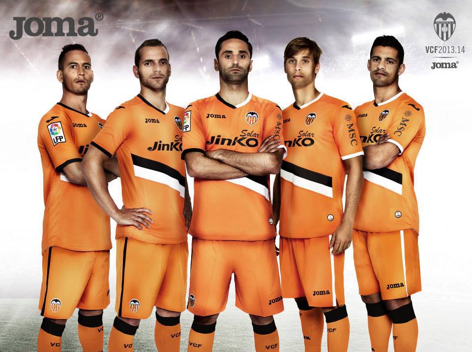 Maglie Valencia 2013 2014 Joma Presentate Allo Stadio Mestalla