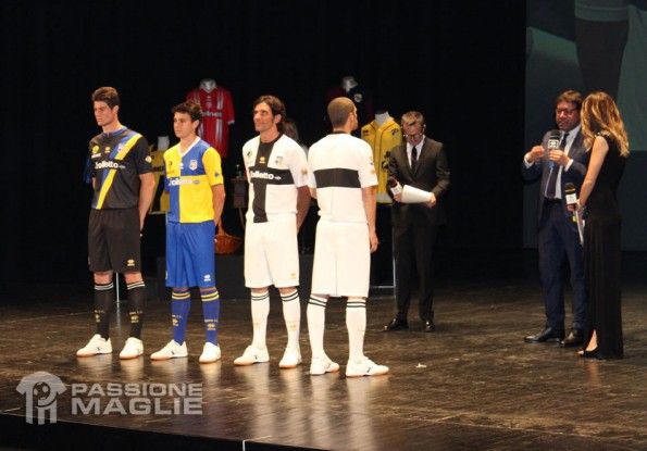 Presentazione maglie Parma 2013-2014