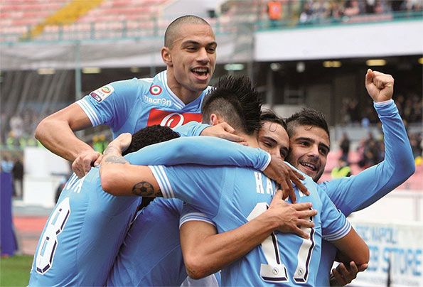 Il Napoli in festa dopo un gol